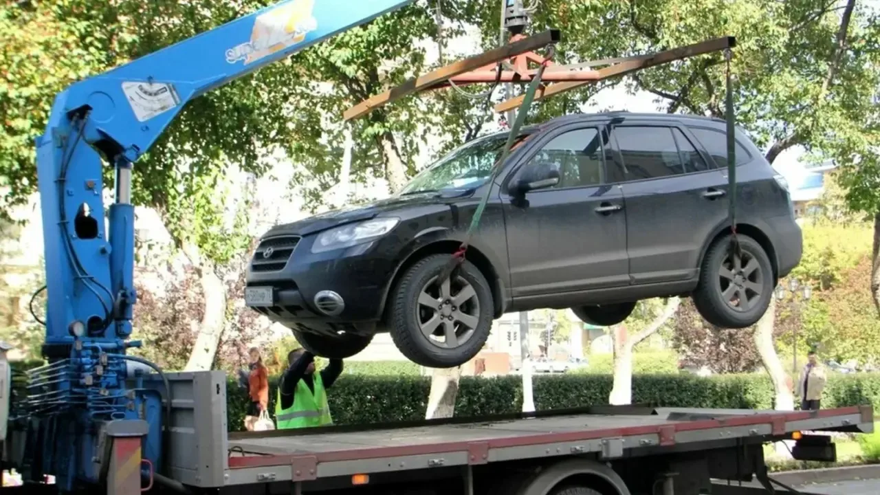 🚗 Вернуть брошенную машину со штрафстоянки теперь стоит почти 4000 рублей