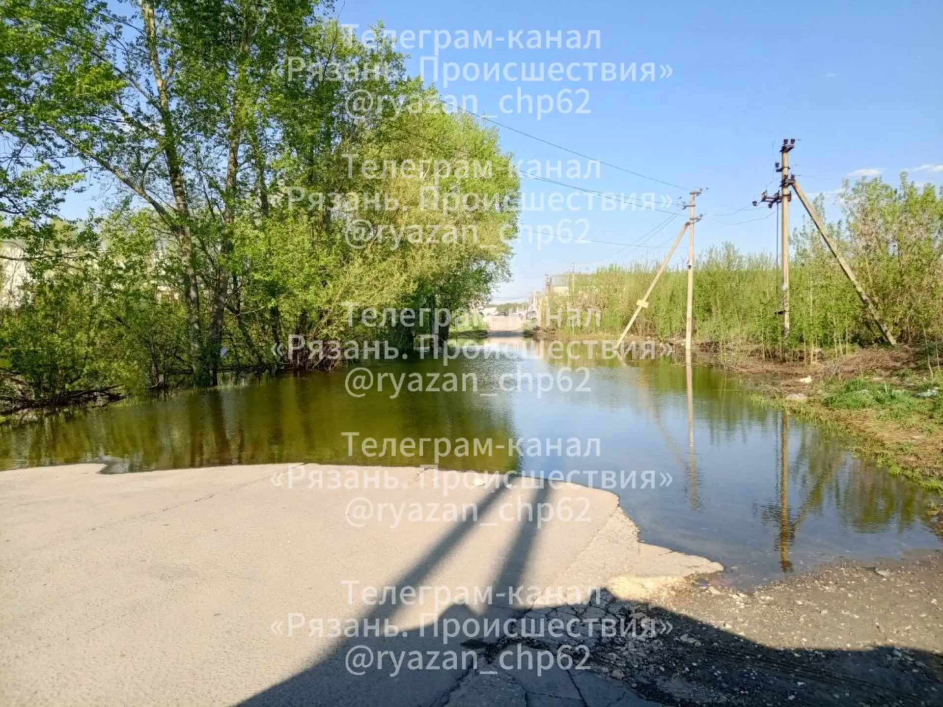 📥📥📥📥📥Добрый день, хотелось бы привлечь внимание на проблему в посёлке дягилево. Проезд по центрально