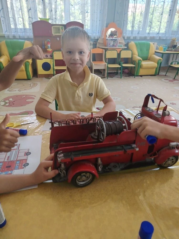 🚒В старшей группе "Лучики" , прошел тематический день "Знакомство с пожарной машиной".