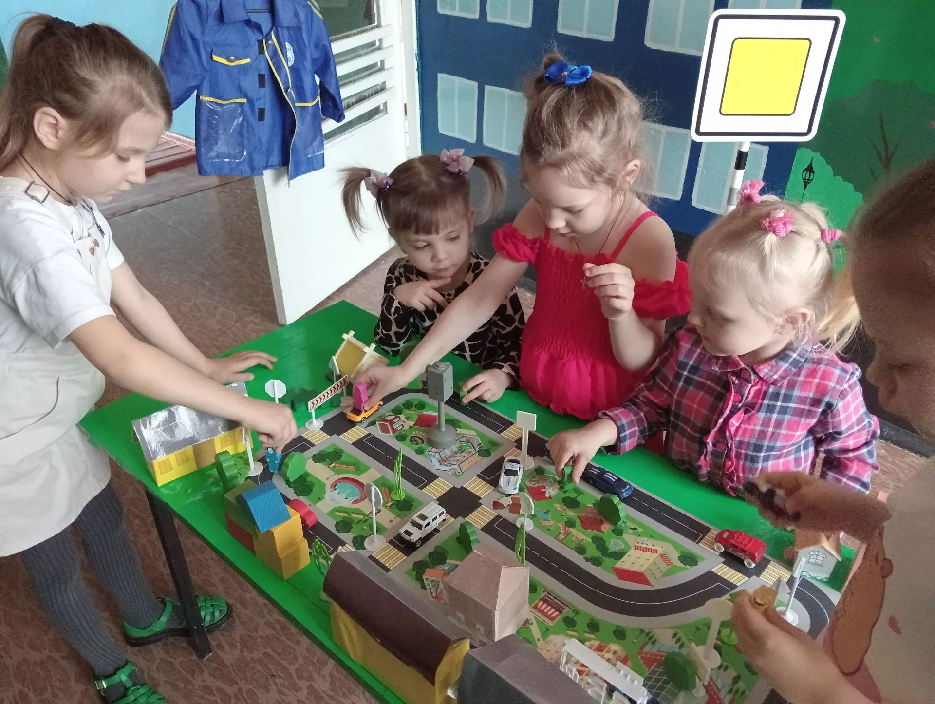 В рамках месячника по охране труда и в соответствии с планом работы в нашем детском сад...