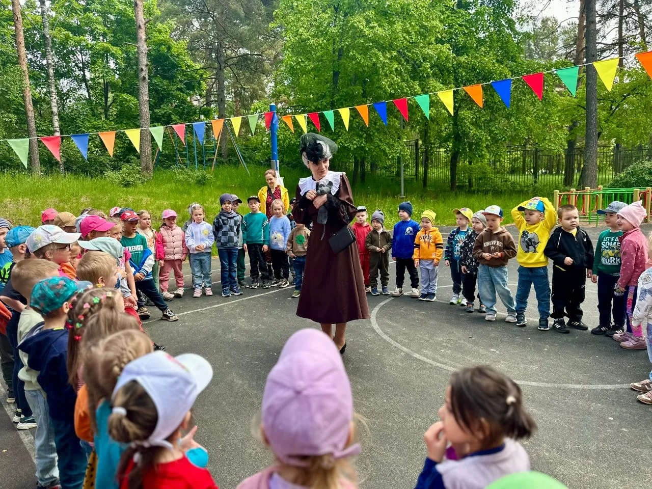 А у нас сегодня был праздник!💕☀️

☀️Спрашивали, от чего нужно защищать детей? 
☀️Что такое детское 