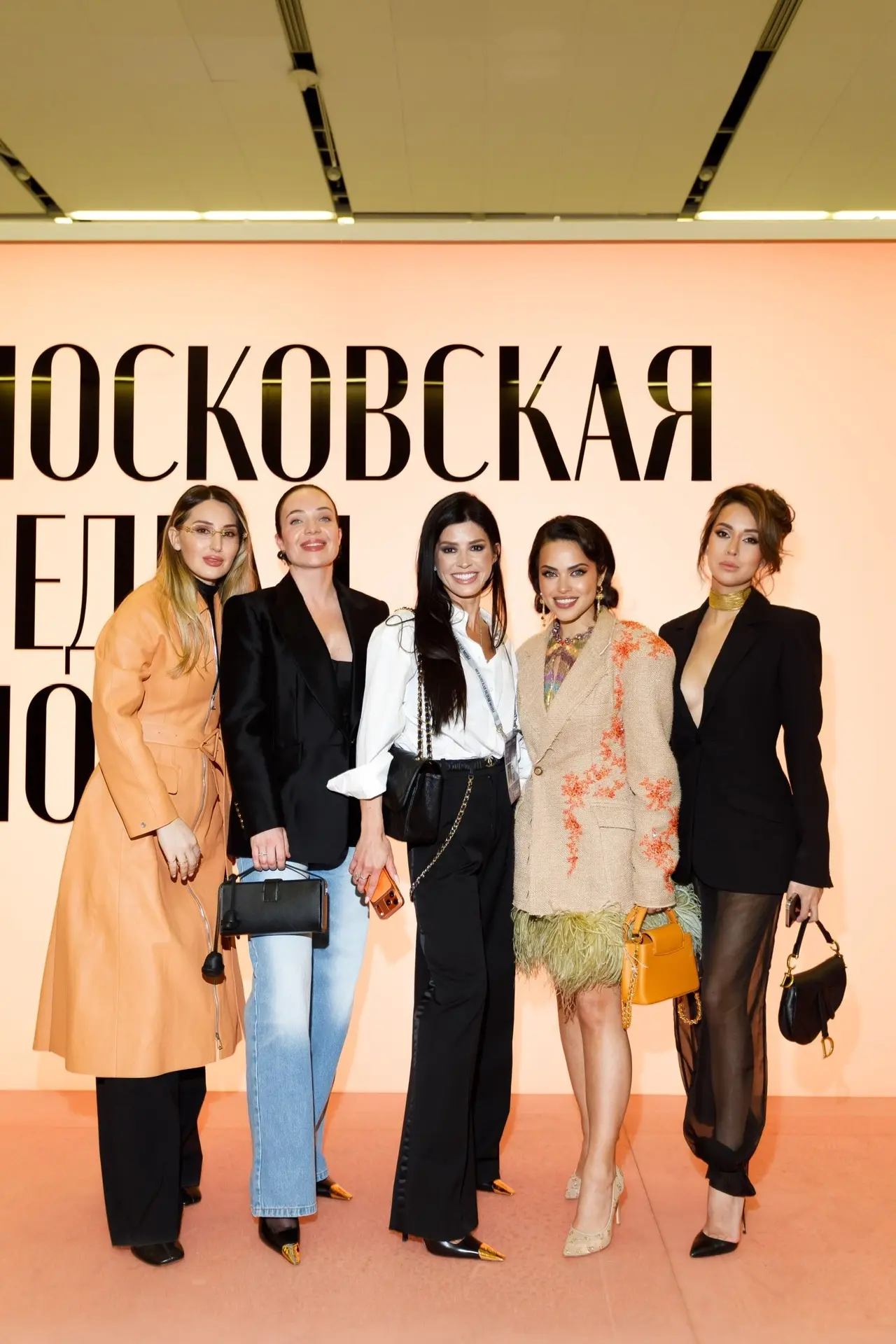Сейчас идет неделя моды в Москве Времени особо на нее нет, но  своих друзей я поддерживаю и бренды ,