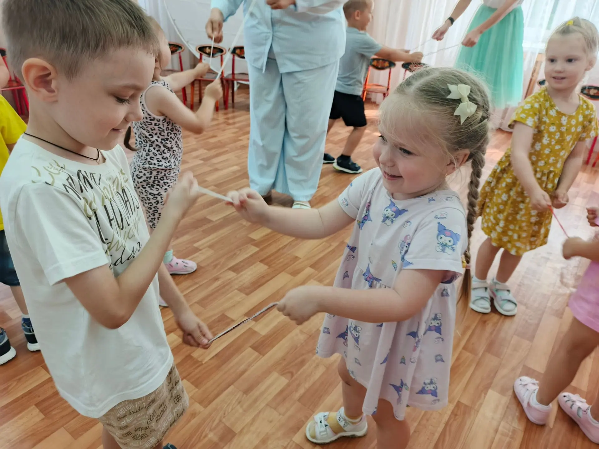 ☀️ Волшебный день в Солнечном городе, даже в непогоду!

Сегодня у нас особенный гость — к ребятам за
