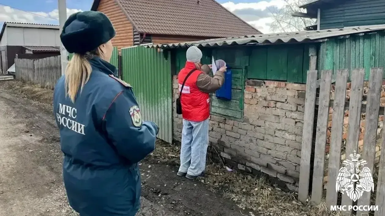 🤝🏽 Правила безопасности — каждому дому   🔹 Сотрудники МЧС России совместно с участниками движения «П