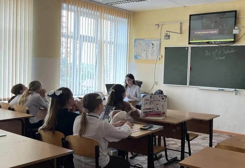 ❗️В Новомосковске сотрудники полиции провели для школьников профилактическую беседу по ...