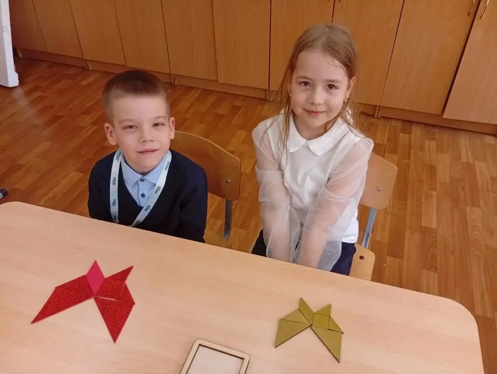 Чем заняться первоклассникам после уроков в группе продлённого дня?   ✌🏼Конечно же, можно немного по