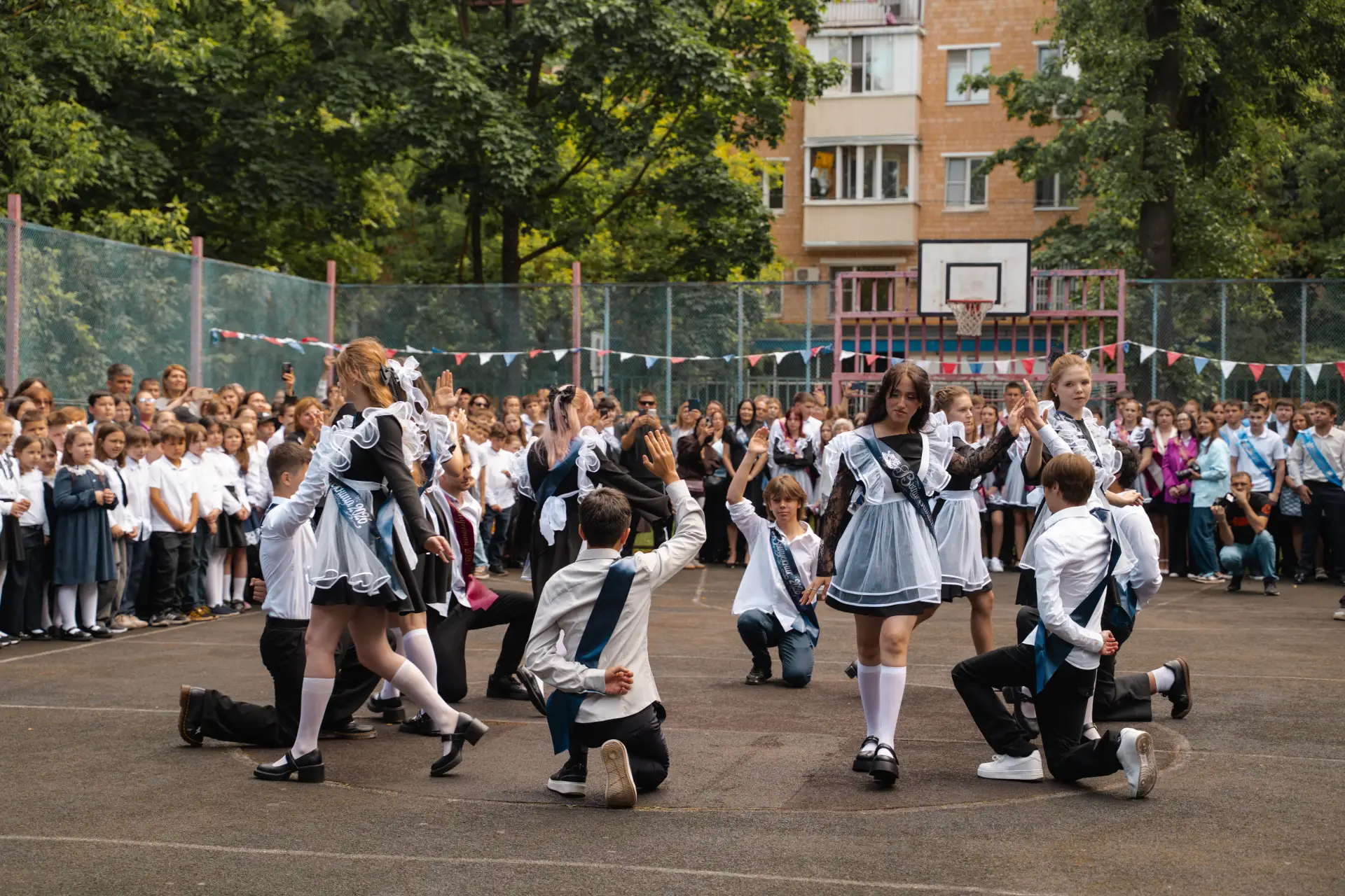 🎉📚 Последний звонок: прощай, школа! Здравствуй, будущее! 🎓✨  🌸🎤Вот и настал конец учебного года, дор