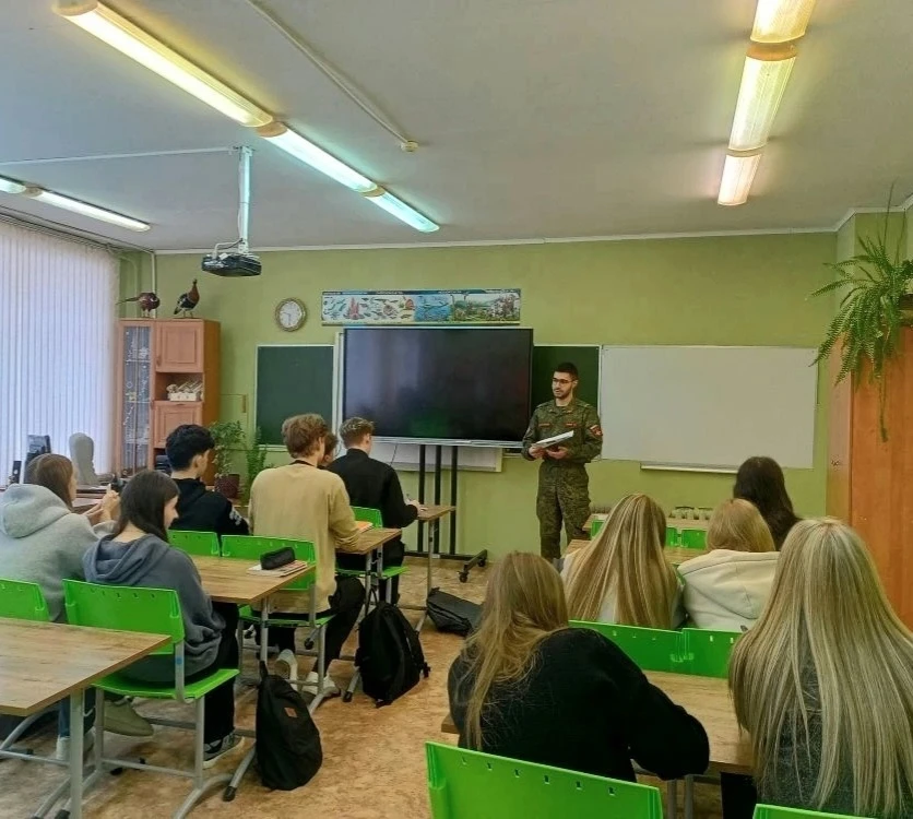 🏤👫ПРОФОРИЕНТАЦИЯ СТАРШЕКЛАССНИКОВ👫🏤  В рамках патриотической недели школы для учащихся 10–11-ых клас