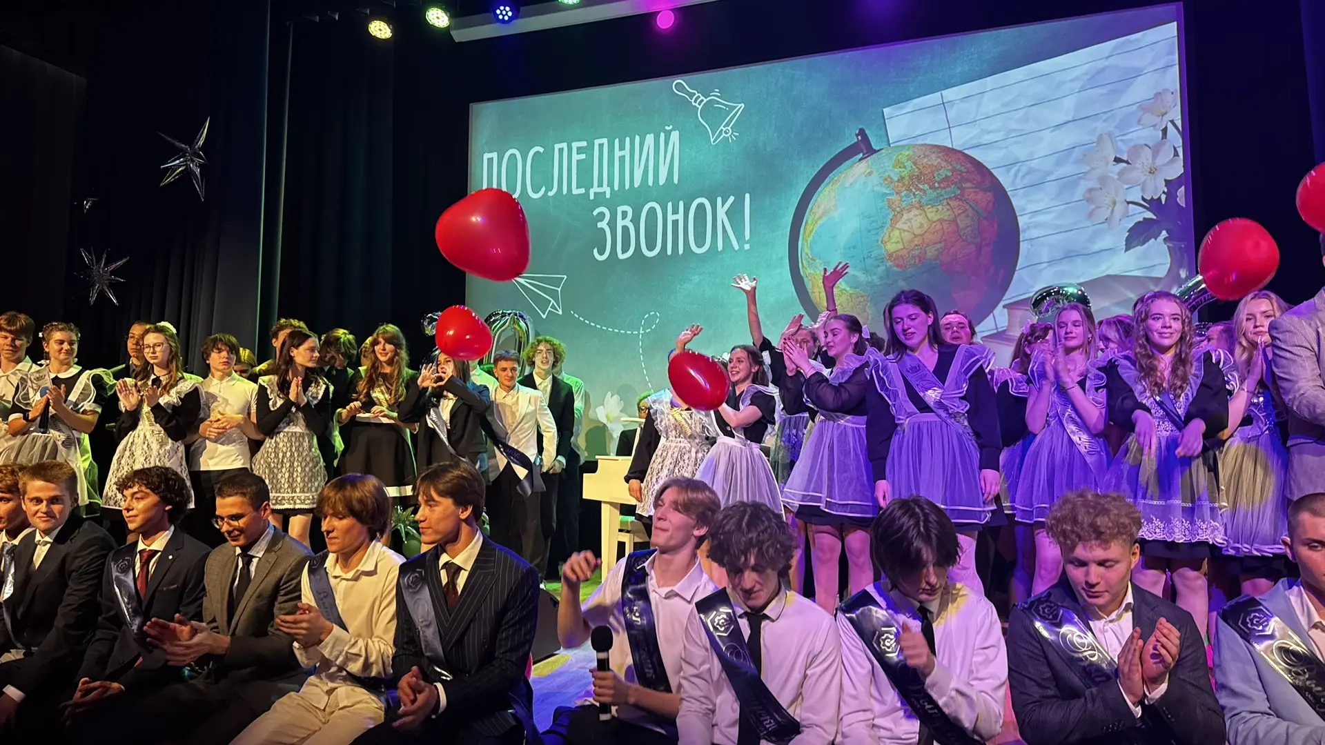 Сегодня в нашей школе прозвенел Последний звонок — трогательный и чуть грустный праздник вновь подар