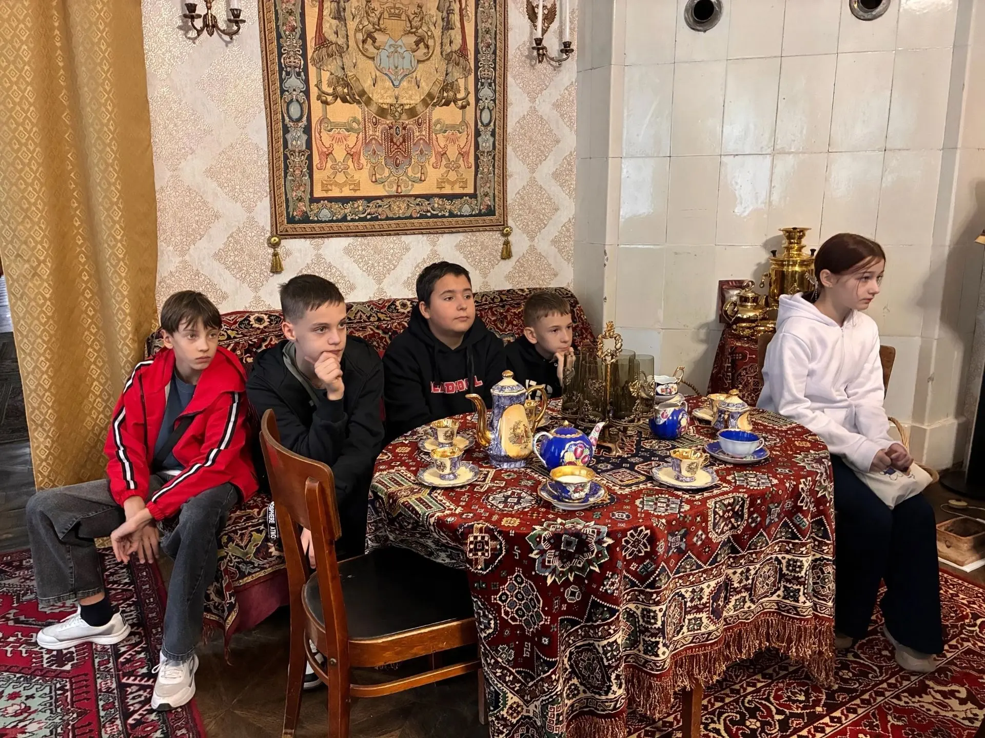 5 сентября ученики 6 А класса (классный руководитель Дудченко Н. П. и родительский коми...