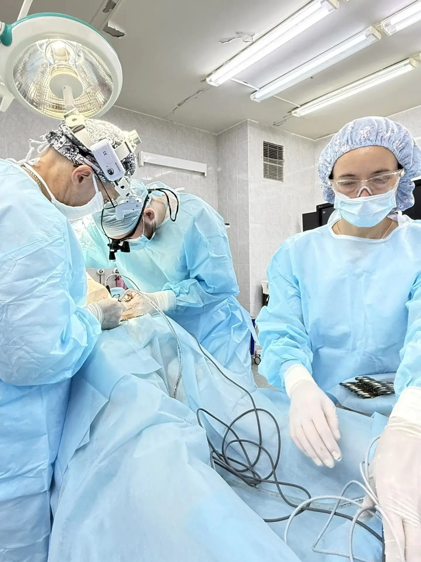 🏥 В операционном блоке Центра успешно проведены две высокотехнологичные нейрохирургические операции