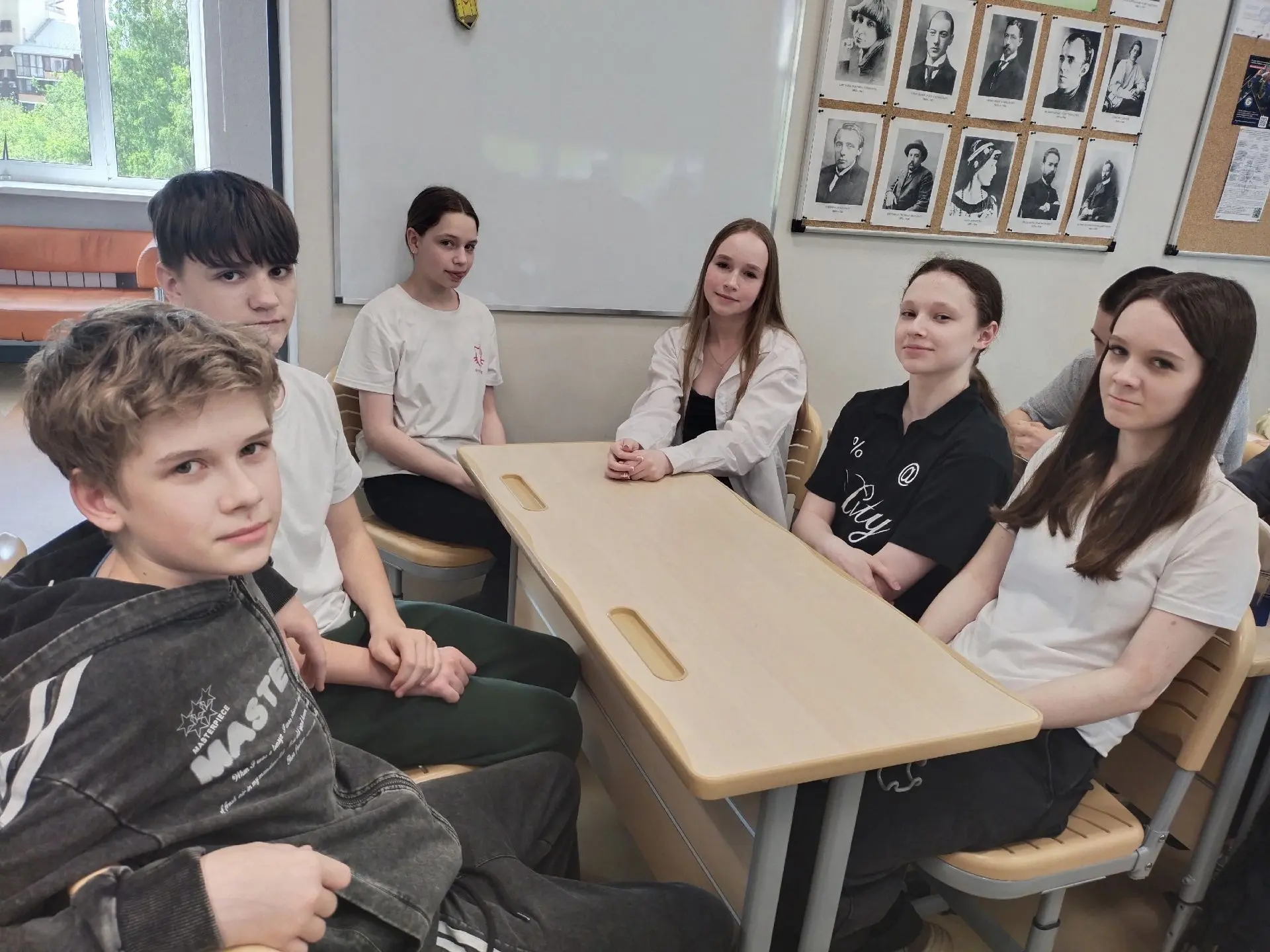 Продолжаются мероприятия, посвященные  Дню славянской письменности и культуры.   Между 7 классами со