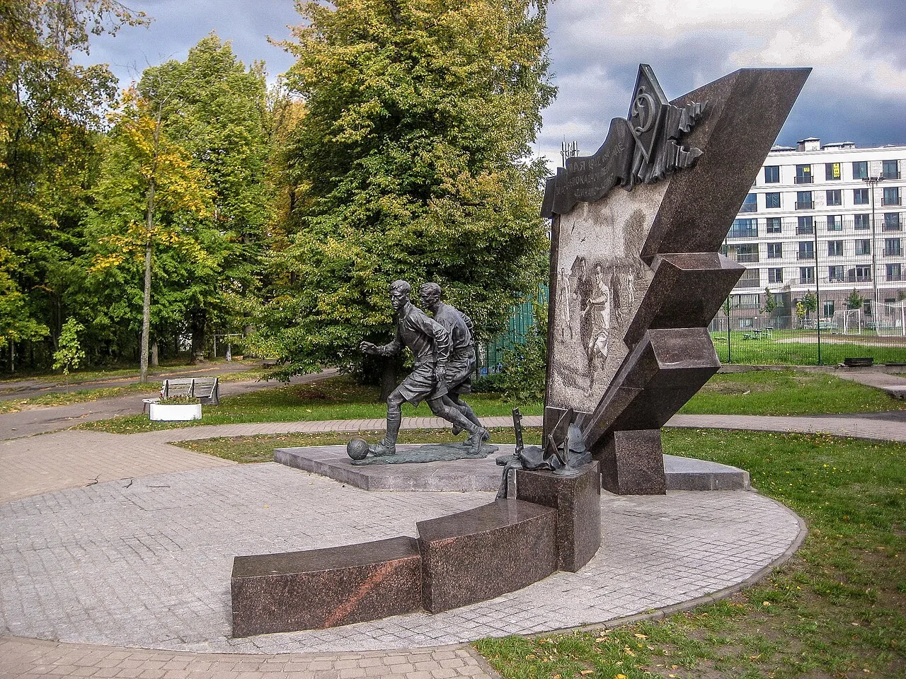 В рубрике 🎨«Картина выходного дня» мы представляем мемориал в память о блокадном футбо...