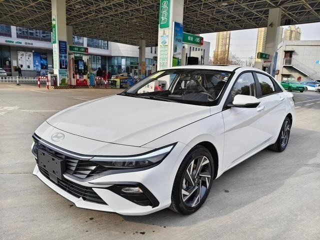 🚗🔥 HYUNDAI ELANTRA ВЕРНУЛАСЬ В РОССИЮ — И СНОВА ДЕШЕВЛЕ LADA
Корейцы ушли официально, но Elantra —