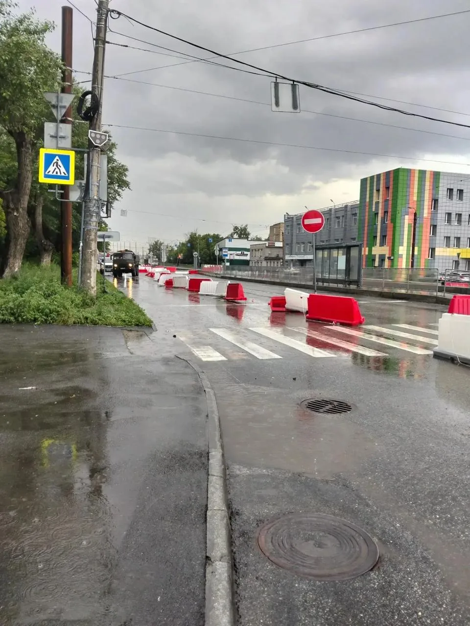 📌Потопы на Крылова, Валдайской, Бажова, Братьев Кашириных и Комсомольском проспекте оперативно устр