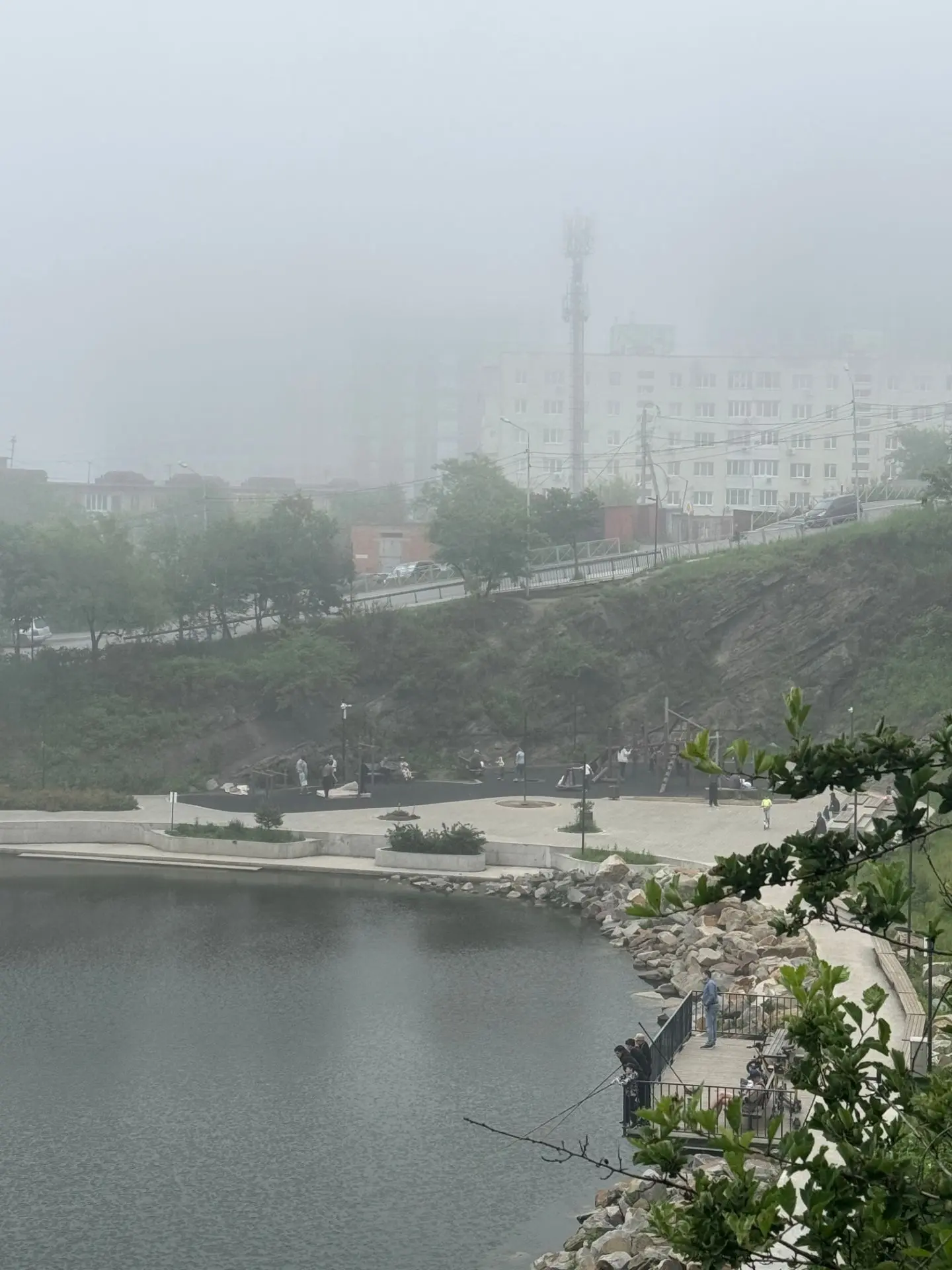 📷 Рубрика "Город в объективе".
Озеро на улице Сафонова  — искусственный водоём, расположенный в рай