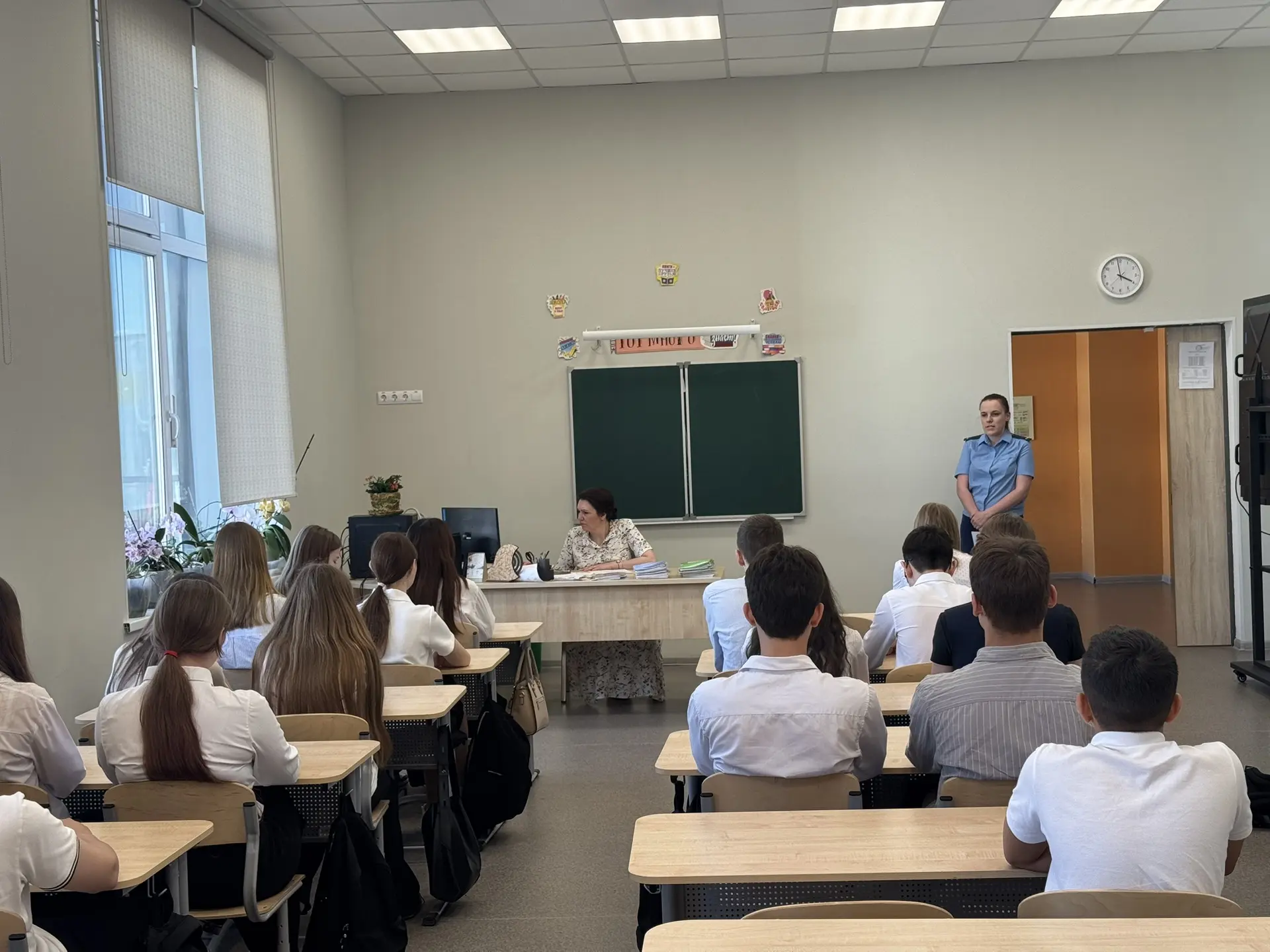 В нашей школе состоялась информативная и полезная встреча с помощником Домодедовского прокурора, кот