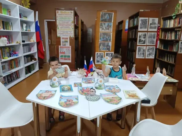 РОМАШКИ НЕЖНЫЙ ЛЕПЕСТОК
8 июля, в День семьи, любви и верности, в библиотеке-филиале № 16 муниципаль