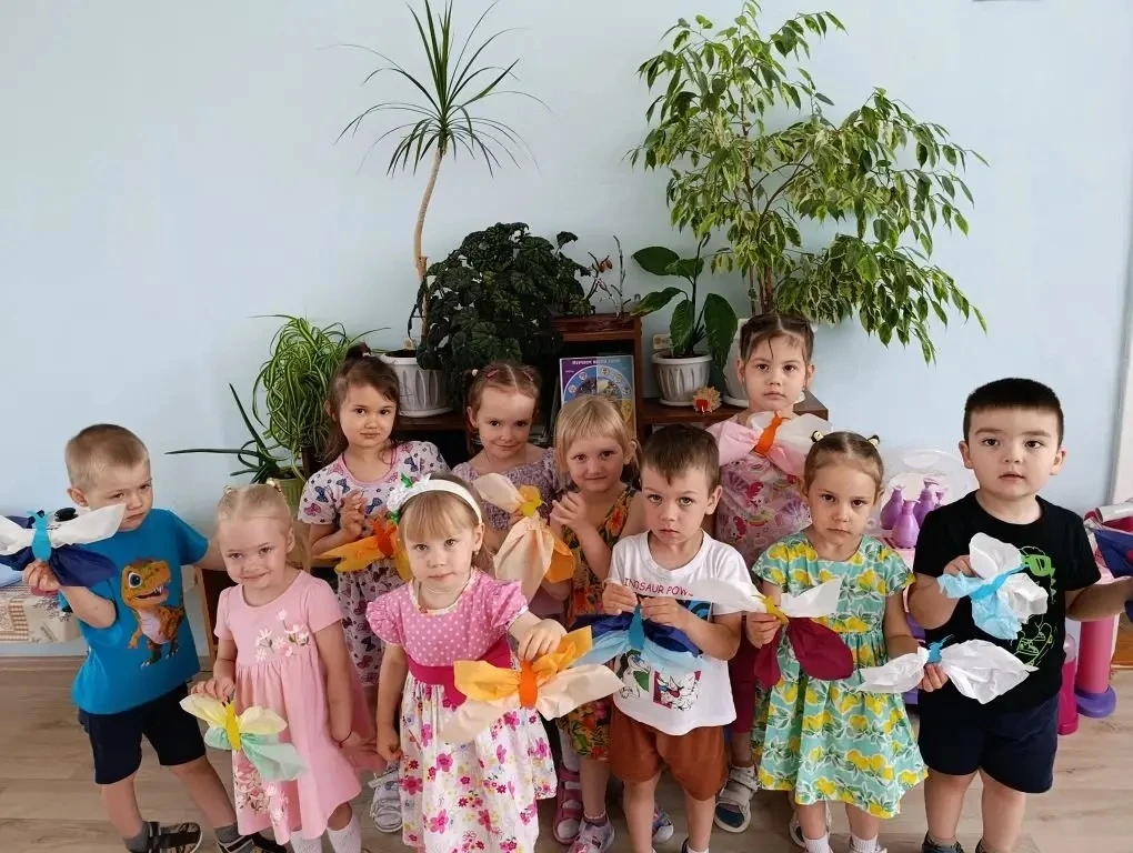 Сегодня в младшей группе 10 прошел замечательный праздник — День игрушки! 

Утро началось с выставки