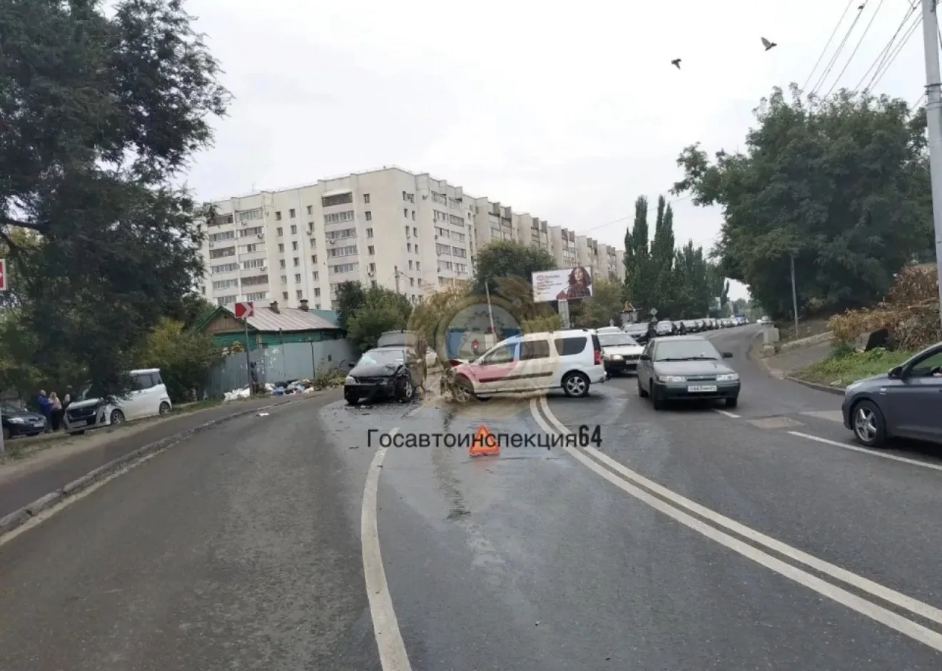 В Саратове, в Кировском районе, утром произошла авария с пострадавшим