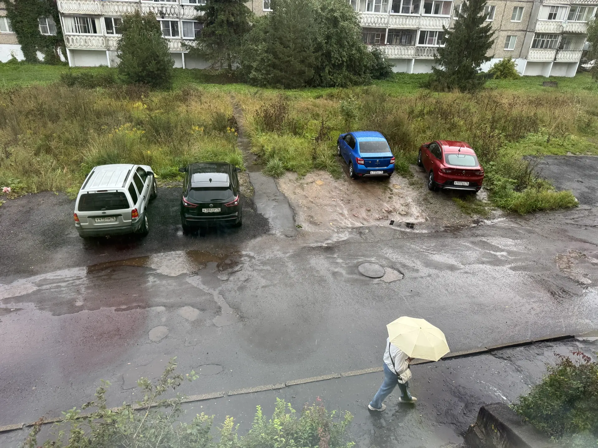 В Рыбинске 1 сентября началось с ливня 🌧️