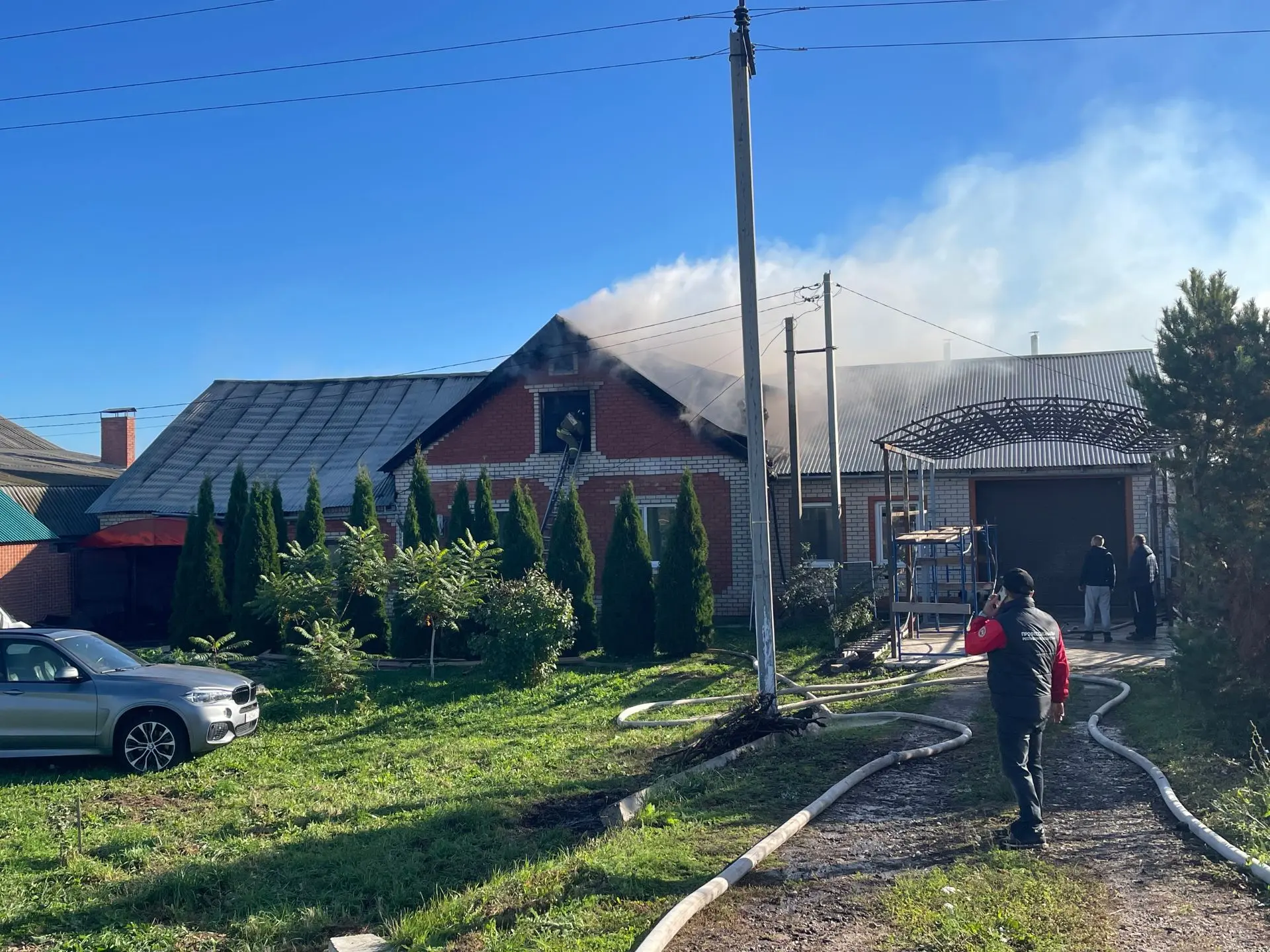 Пожар в Тетюшах: жильё повреждено, надворные постройки уничтожены