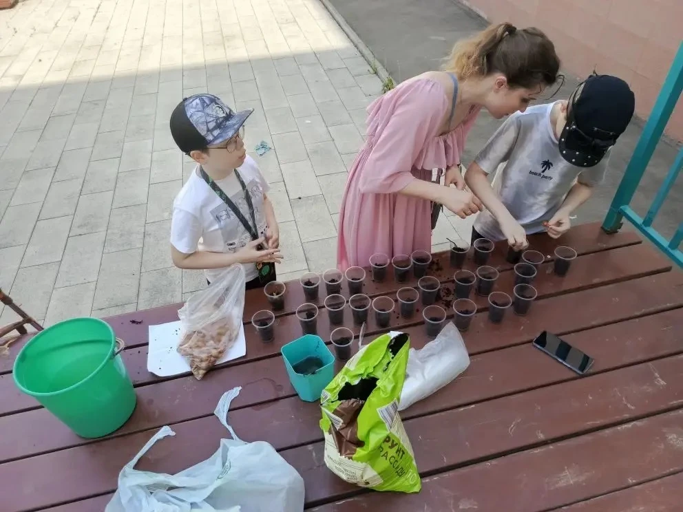 Жаркая неделя в 3 «А» классе ☀️   Всю неделю ученики 3 «А» класса проводили один урок в день на свеж