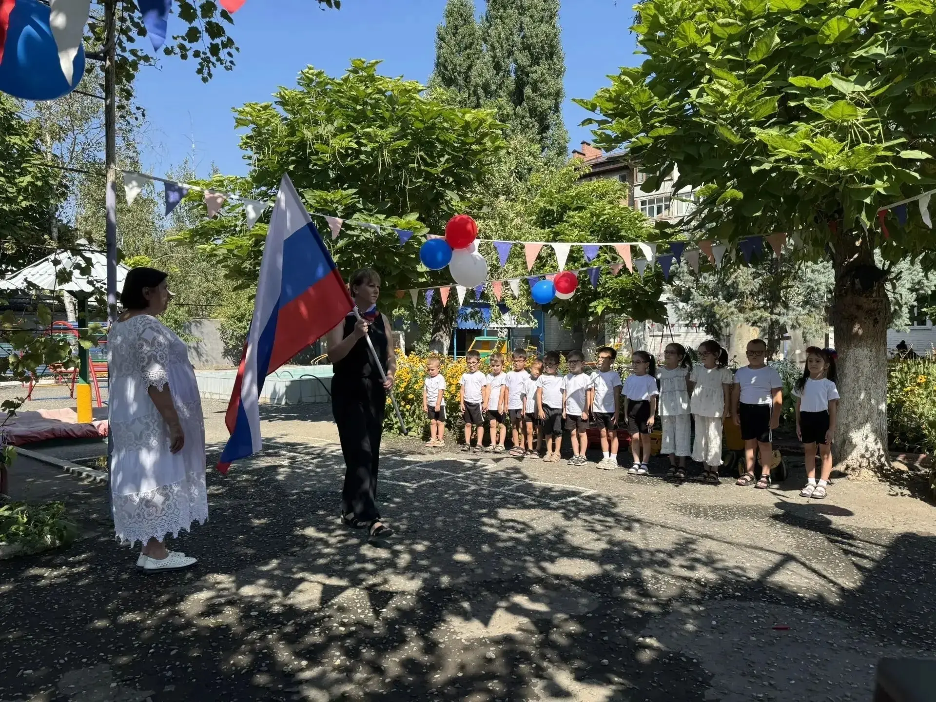 🤓 В нашем детском саду прошел замечательный праздник, посвященный Дню Российского флаг...