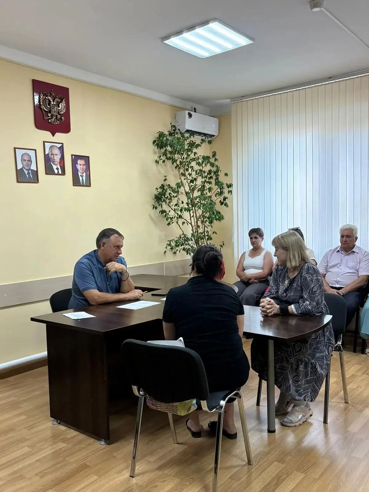 В Общественной приёмной прошёл еженедельный день приёма граждан по личным вопросам. Встречу провёл г