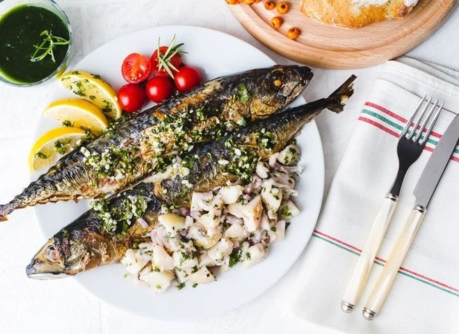 Фаршированная скумбрия с овощами в духовке