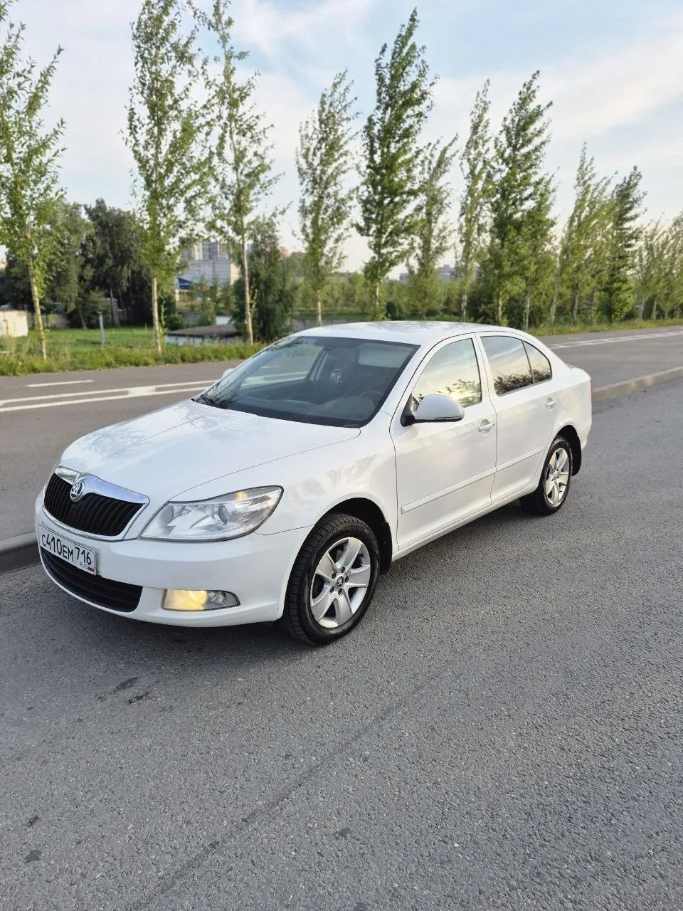 Октавия 1.8 автомат 2011
В жирной комплектации 
Вся обслуженная 
3 хоза фактических 
Родной пробег 1