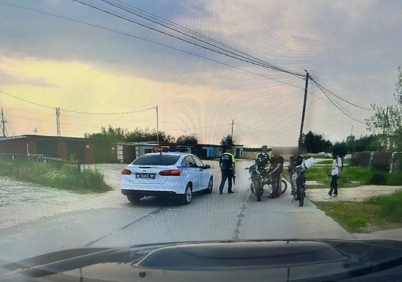 🚔👮‍♂В Тарко-Сале инспекторы выявили несовершеннолетних водителей, управляющих мототра...