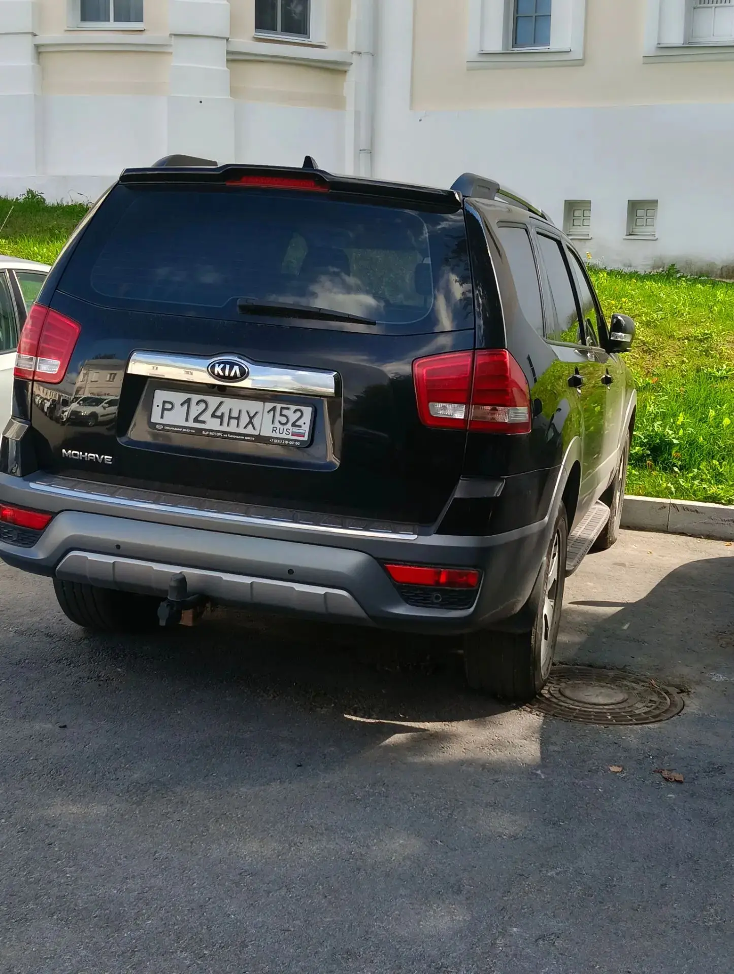 Владельца данного автомобиля, припаркованного на пр. Мира, 46, просят срочно убрать сво...