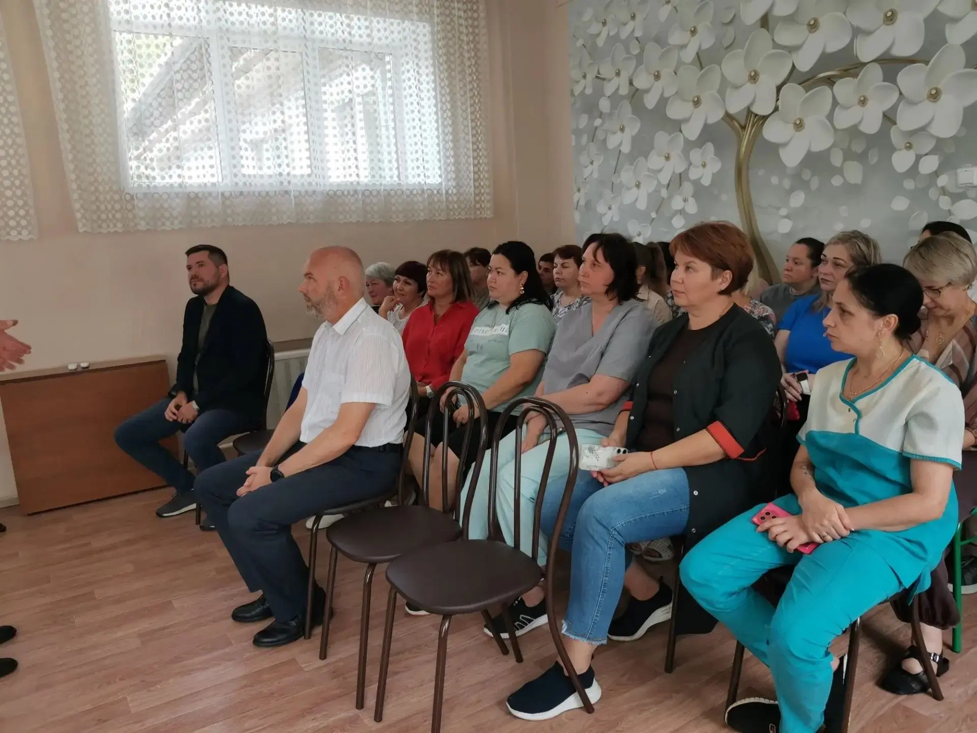 Депутаты Законодательного Собрания, Городской Думы и активисты проводят встречи с жител...