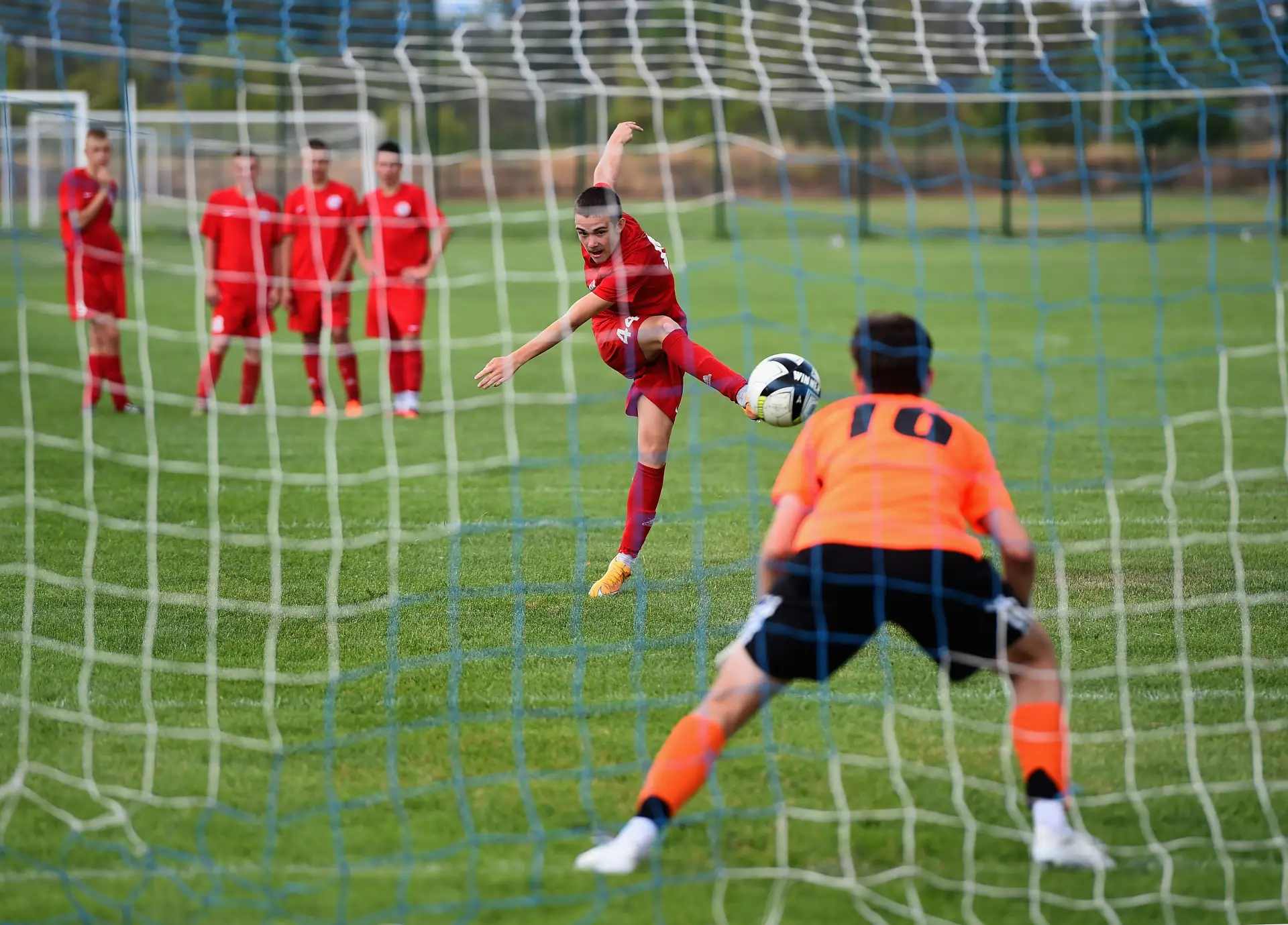 ⚽️ Чужим здесь не место: как лимит на легионеров поможет российскому футболу
 
Один из центральных м