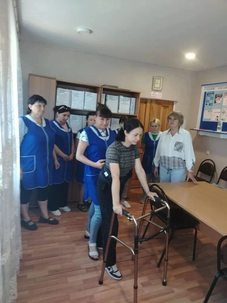 Более 128 жителей Грачёвского округа воспользовались прокатом средств реабилитации