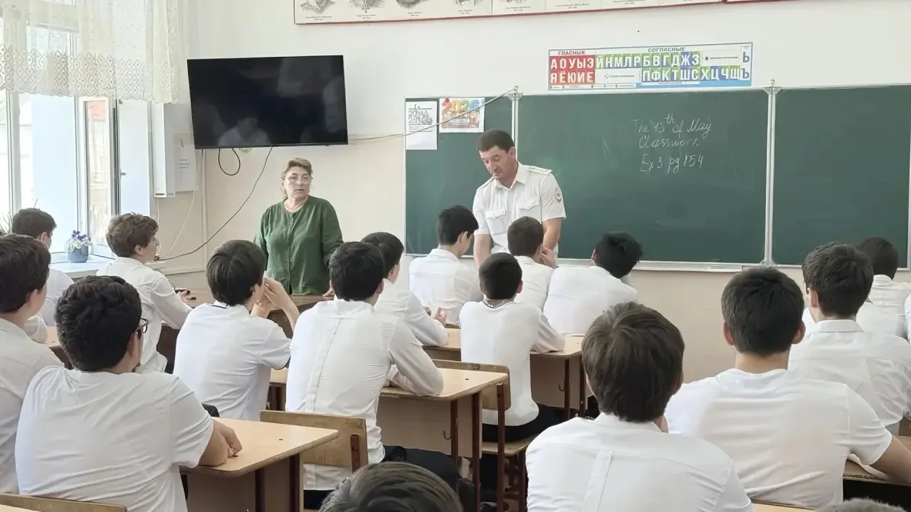 👮‍♂️14 мая состоялась профилактическая беседа инспектора ДПС, лейтенанта полиции, Абдуллаева Игоря  
