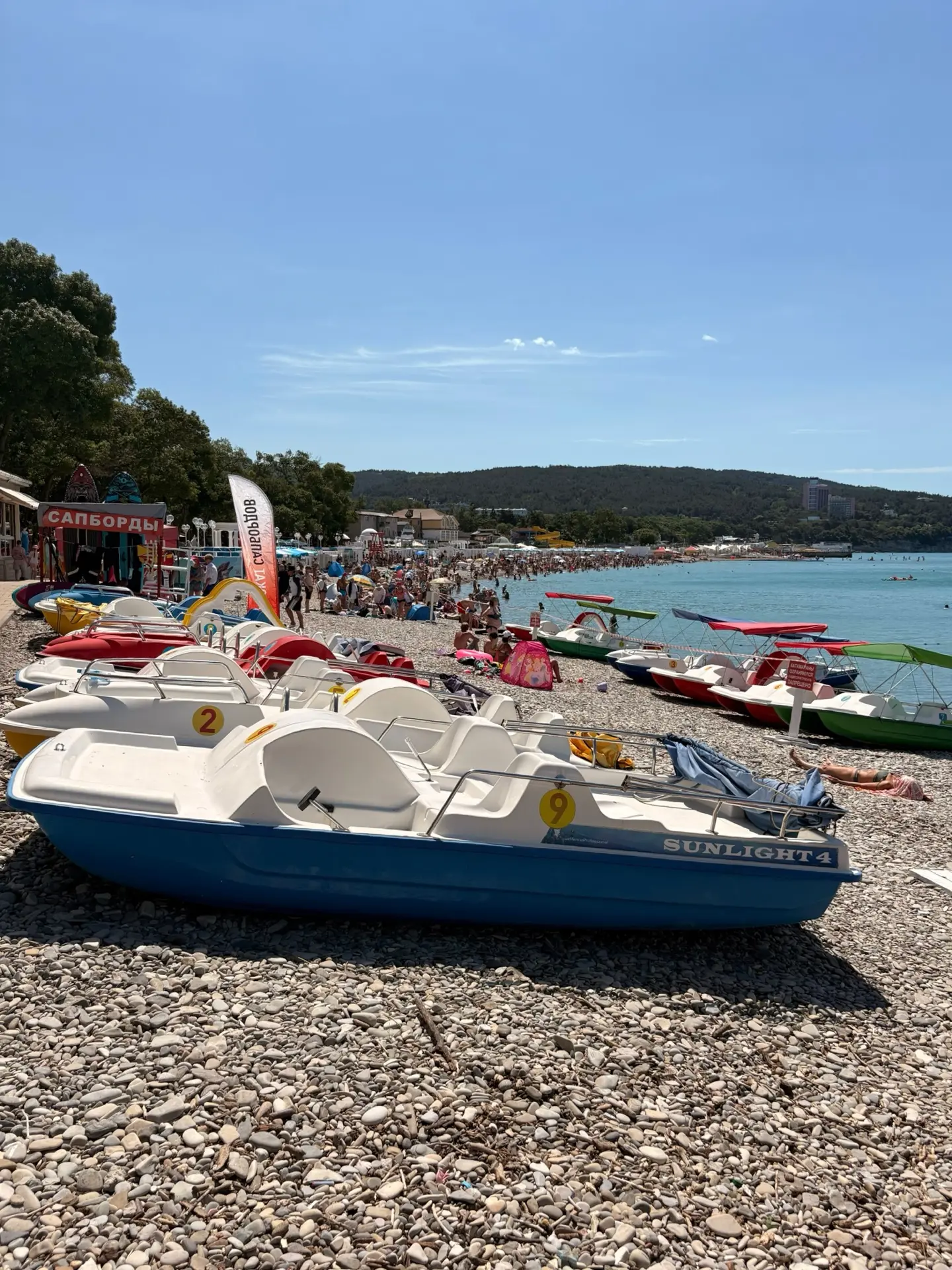 Сегодняшний утренний пляжный вайб 🏖️ 
Уточки, таблетки, катамараны, скоростные катера🔥
Кто на чём 