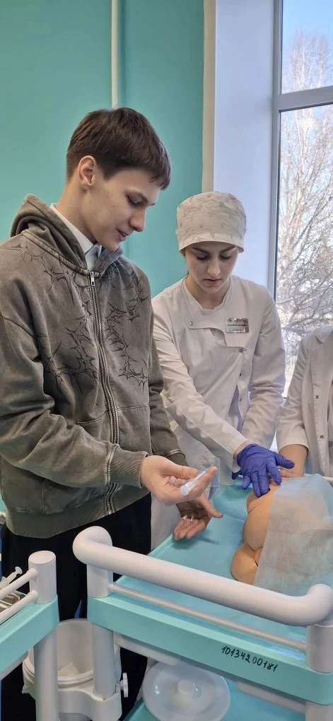 Профессионалы-2026 🍀💉 Обучающиеся гимназии 3, которые планируют связать свою жизнь с медициной, под 
