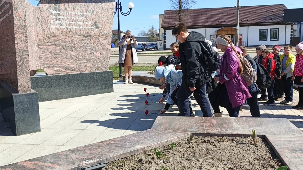 День памяти жертв геноцида советского народа.  Этот день посвящен сохранению памяти о миллионах мирн