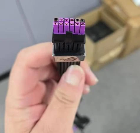 Внимание, анекдот.

ASUS выпустила усиленный кабель питания ASUS ROG Equalizer за 50 баксов, который