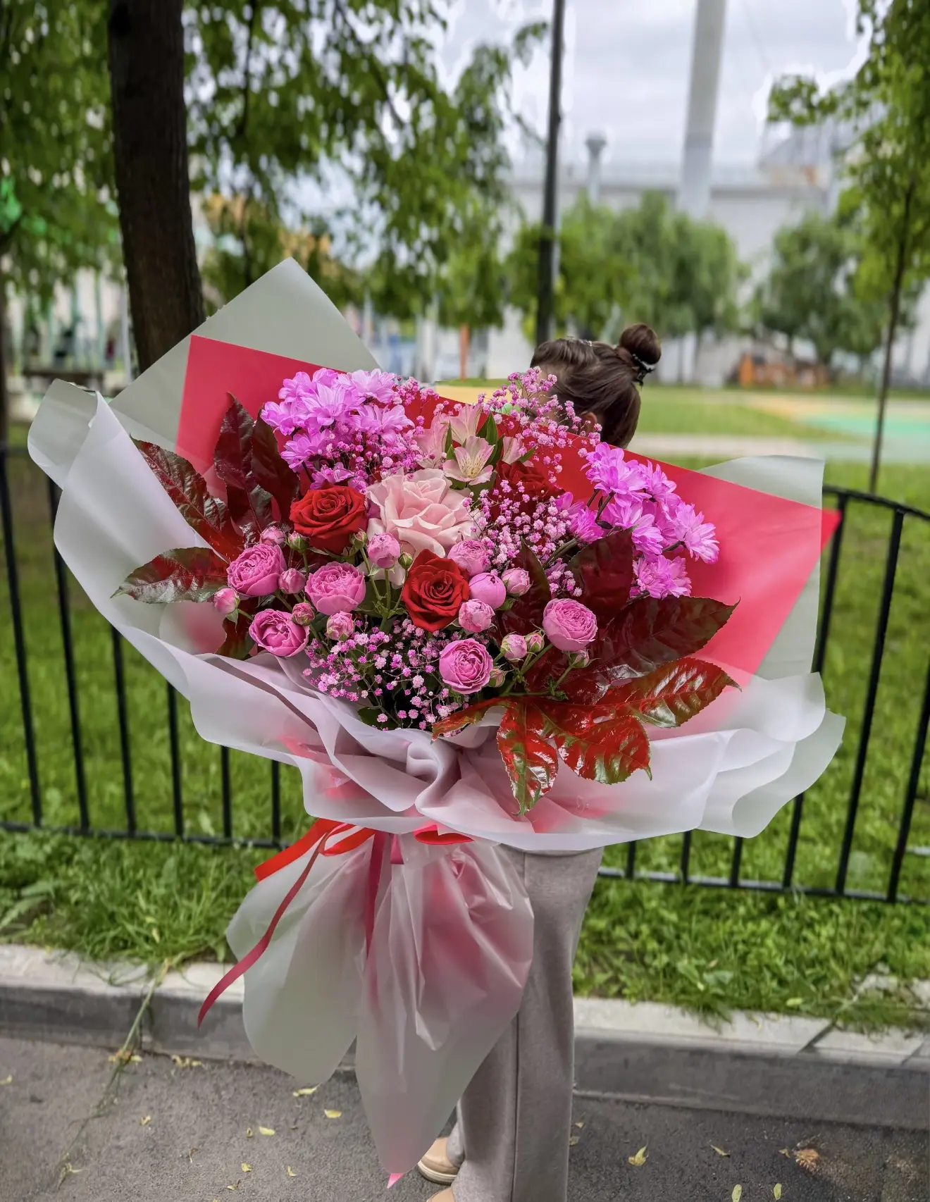🌸 Один из самых популярных букетов с доставкой по Санкт-Петербургу. Яркий, стильный и всегда вызыва