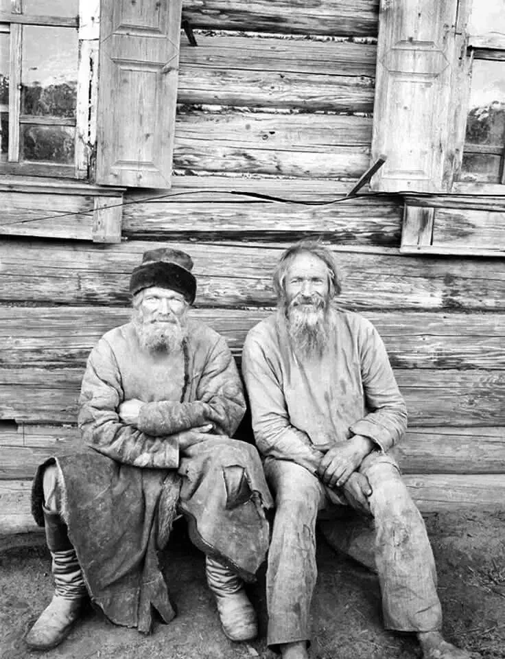 Как ругались предки?
 
Расщеколда — болтливая баба.
 
Лободырный — недоумок.
 
Мордофиля — дурак, да