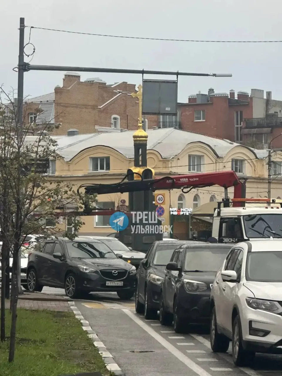 🚨 В Центре прямо сейчас эвакуируют неправильно припаркованные автомобили