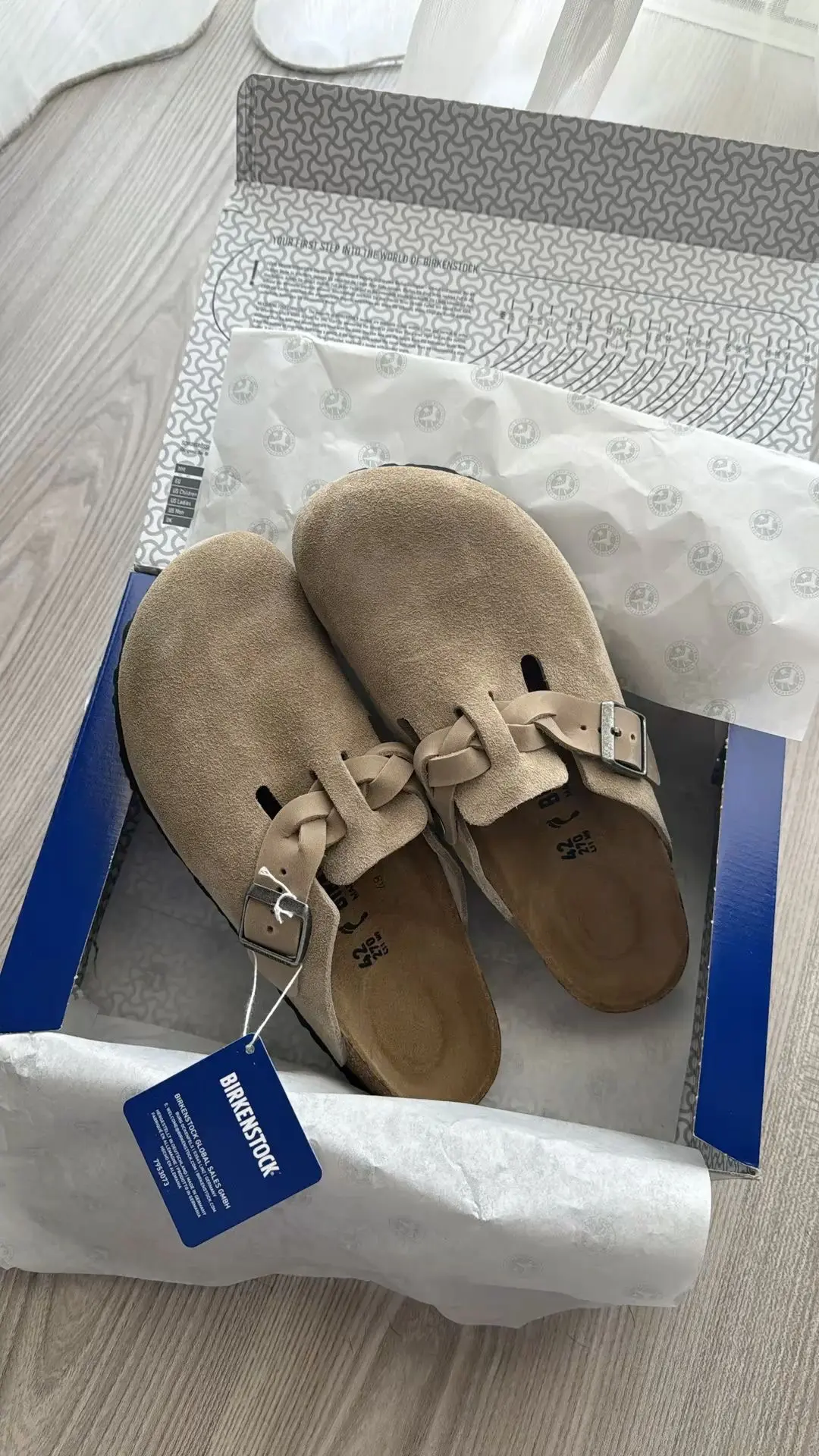 На официальном сайте Birkenstock появился редкий раздел SALE, скидки до -40%🥹

И не забываем о пляж