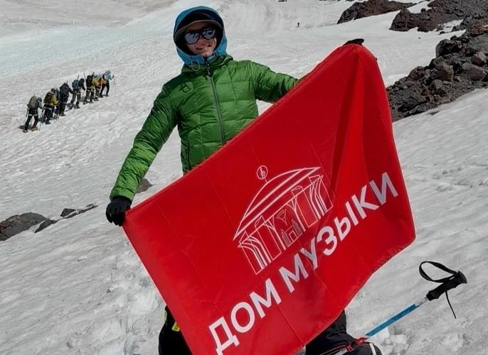 Белгородский органист Тимур Халиуллин покорил Эльбрус на высоте 4600 метров

Белгородец Тимур Халиул