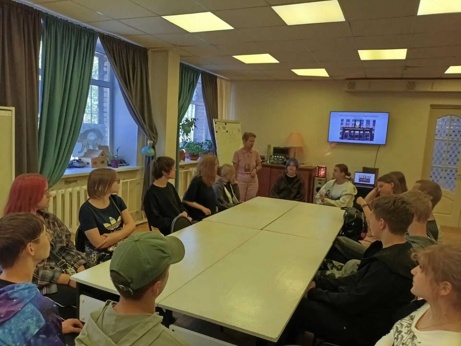 ⌛"Трудовое лето" продолжает работать на благо родного города и посещать познавательные ...