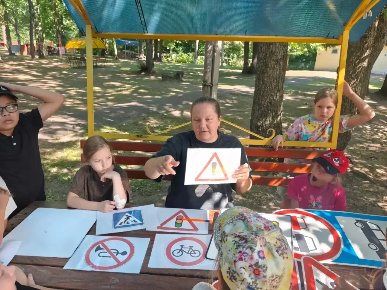 🚦 «Безопасное колесо»: учимся быть внимательными на дороге!

В нашем лагере прошло яркое и по-насто