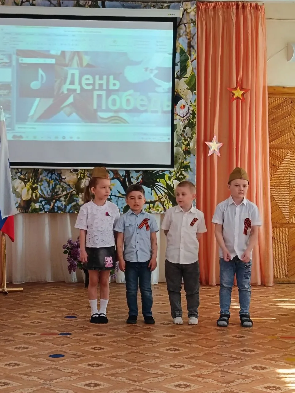 🕊️ И память сердца не остынет… 

Во 2  корпусе  нашего детского сада 7 мая было особенно тихо и тор