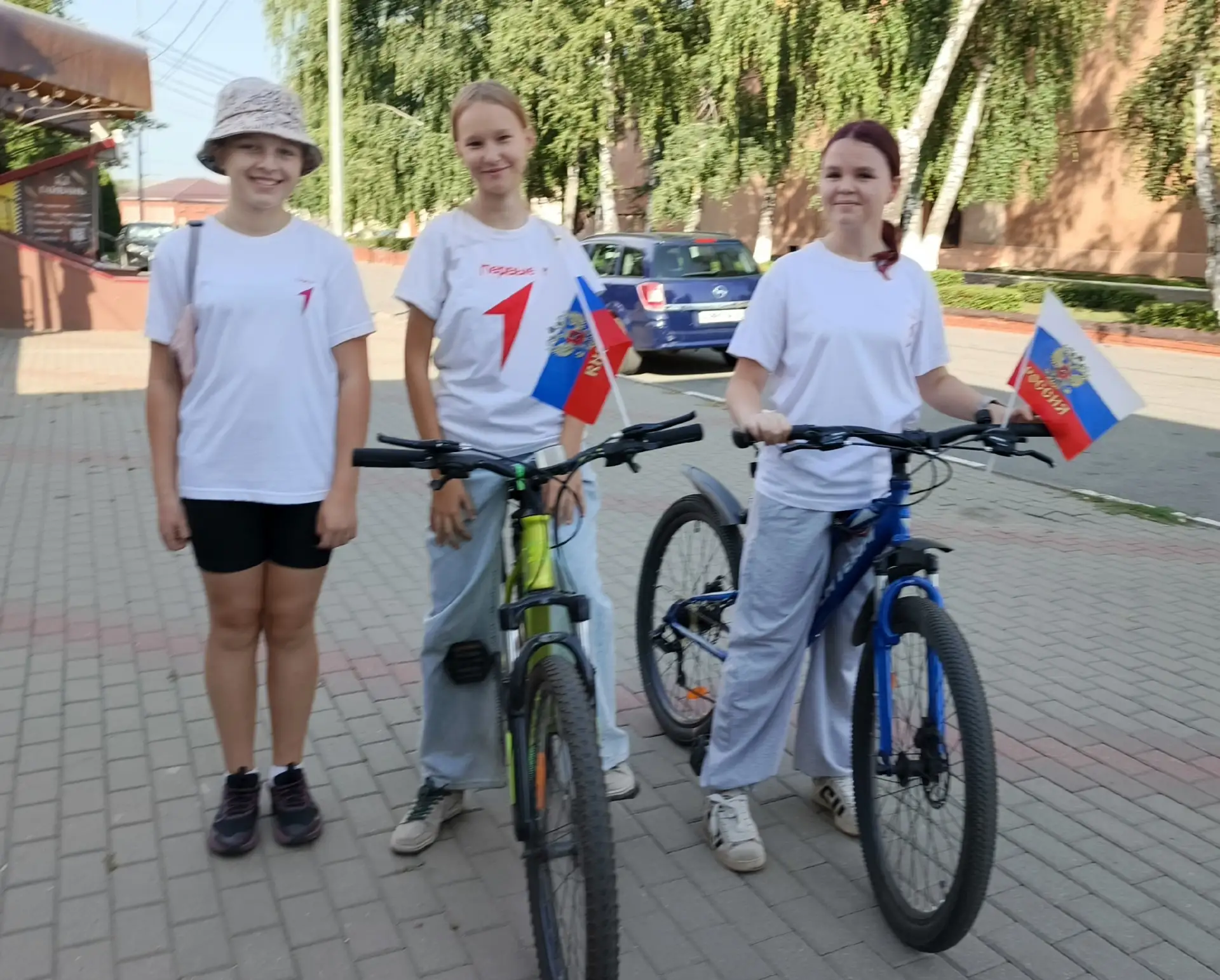 Учащиеся Бутурлиновской школы №1 приняли участие в велопробеге ко дню Российского флага...